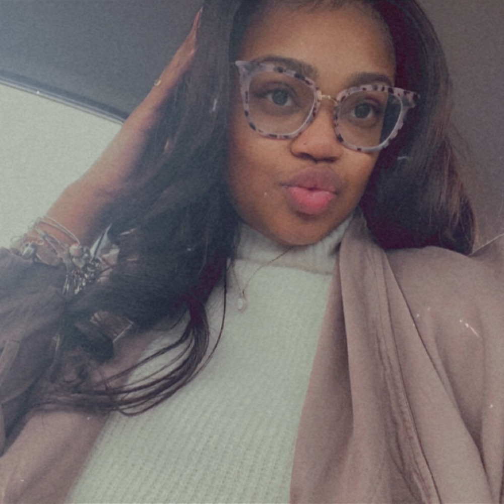Meet your Posher, Laya